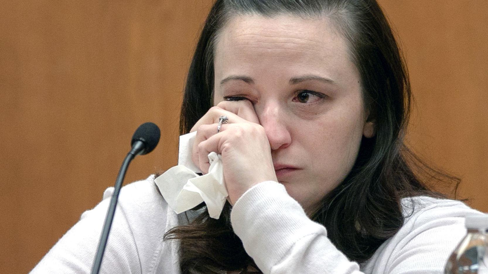 Jury deliberating whether Tucson mother intentionally burned her daughter